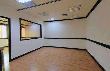 Office Space - Studio - 1 Bathroom for rent in City Center Building - Hamdan Street - Abu Dhabi