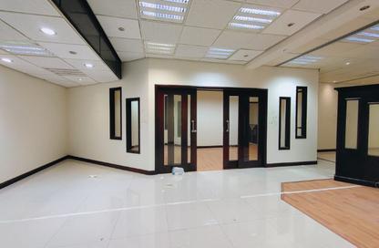 Office Space - Studio - 1 Bathroom for rent in City Center Building - Hamdan Street - Abu Dhabi