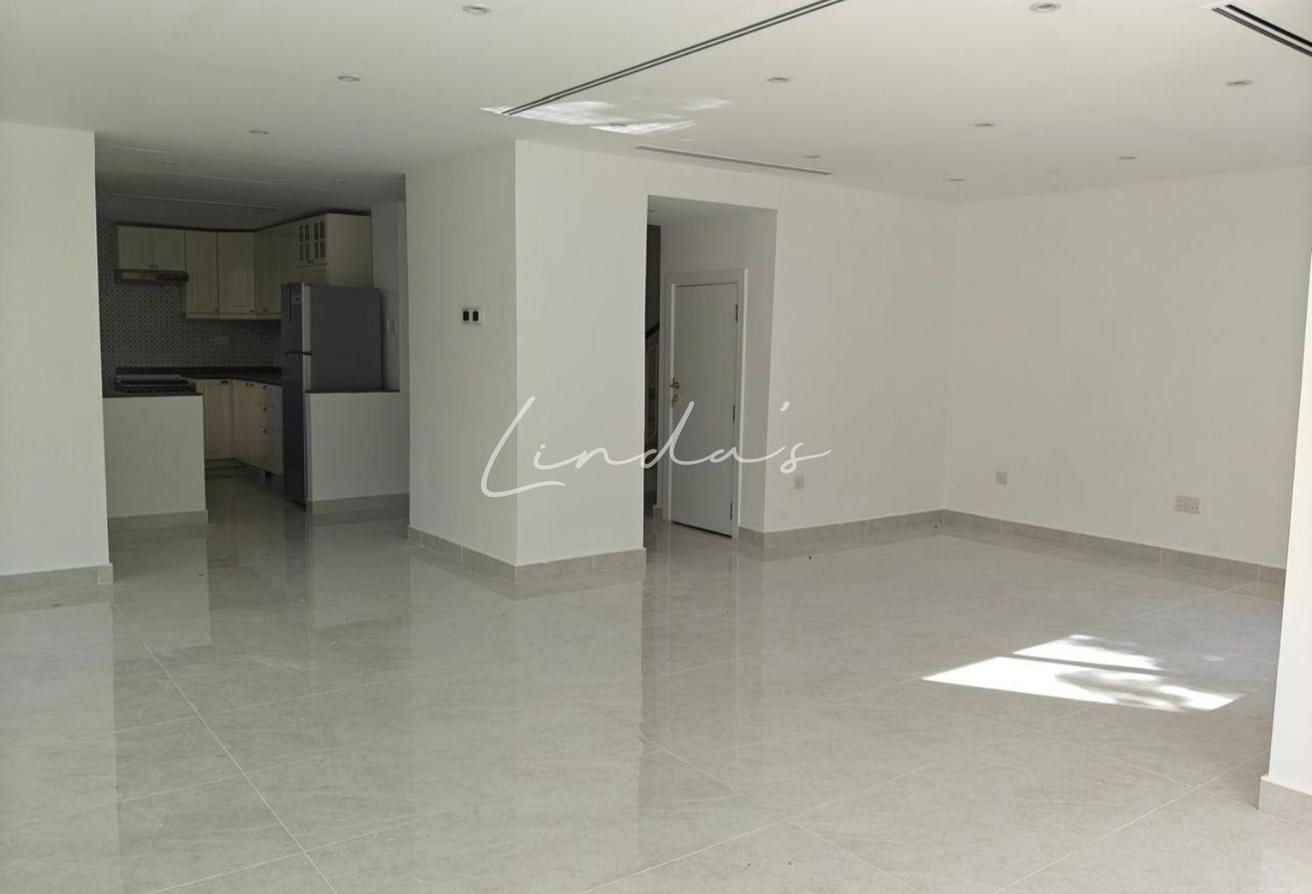 Single Row | Upgraded | three bed plus Maids Room photo 17