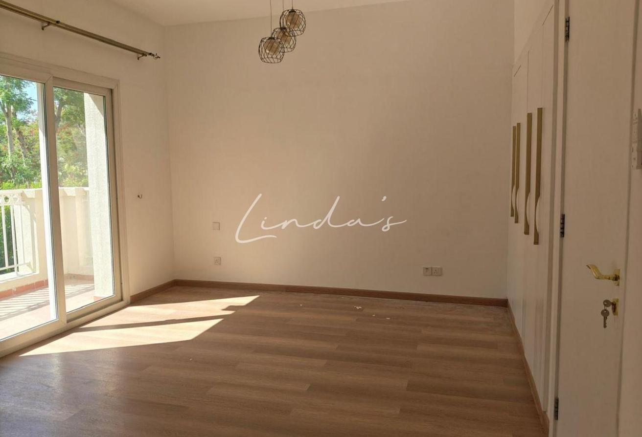 Single Row | Upgraded | three bed plus Maids Room photo 14