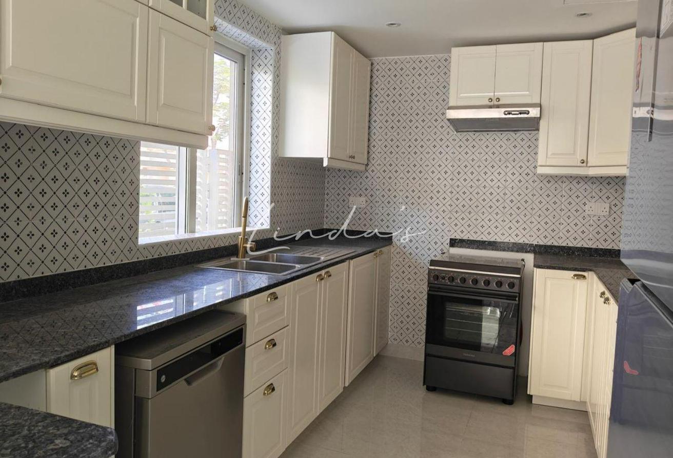 Single Row | Upgraded | three bed plus Maids Room photo 23