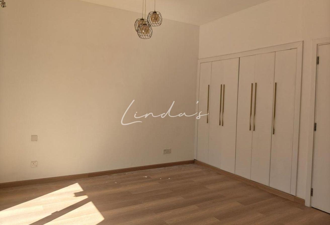 Single Row | Upgraded | three bed plus Maids Room photo 18