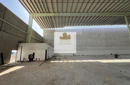 Warehouse - Studio - 3 Bathrooms for rent in Umm Al Thuoob - Umm Al Quwain