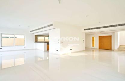 Villa - 4 - 6 for sale in Legacy Nova Villas - District 9 - Jumeirah Park - Dubai Villa - 4 - 6 for sale in Legacy Nova Villas - District 9 - Jumeirah Park - Dubai