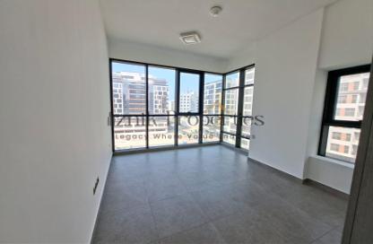 Apartment - 2 - 3 for rent in Iltemas Residence - Jumeirah Garden City - Al Satwa - Dubai