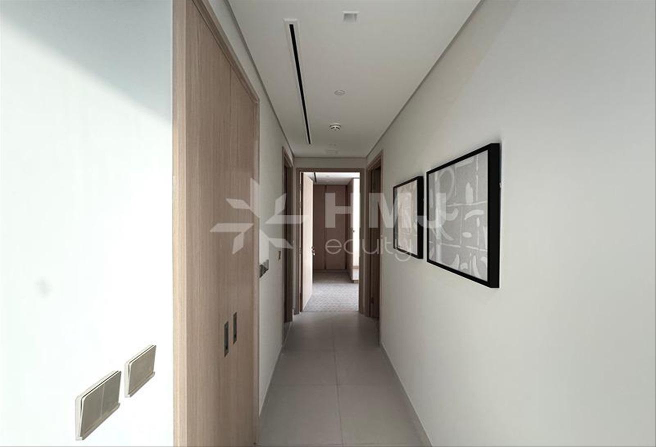Luxury Furnished Apartment with Burj Views photo 10
