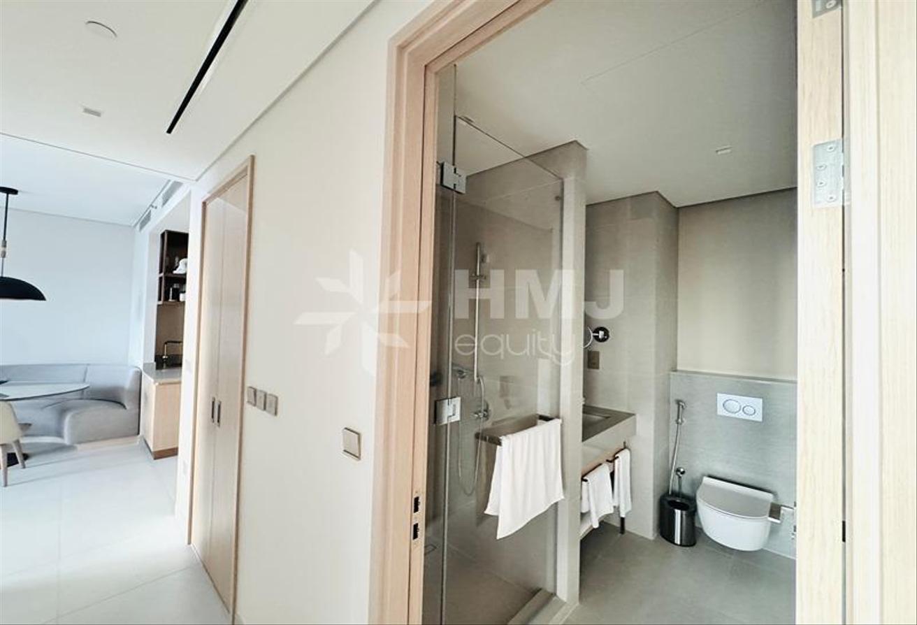 Luxury Furnished Apartment with Burj Views photo 20