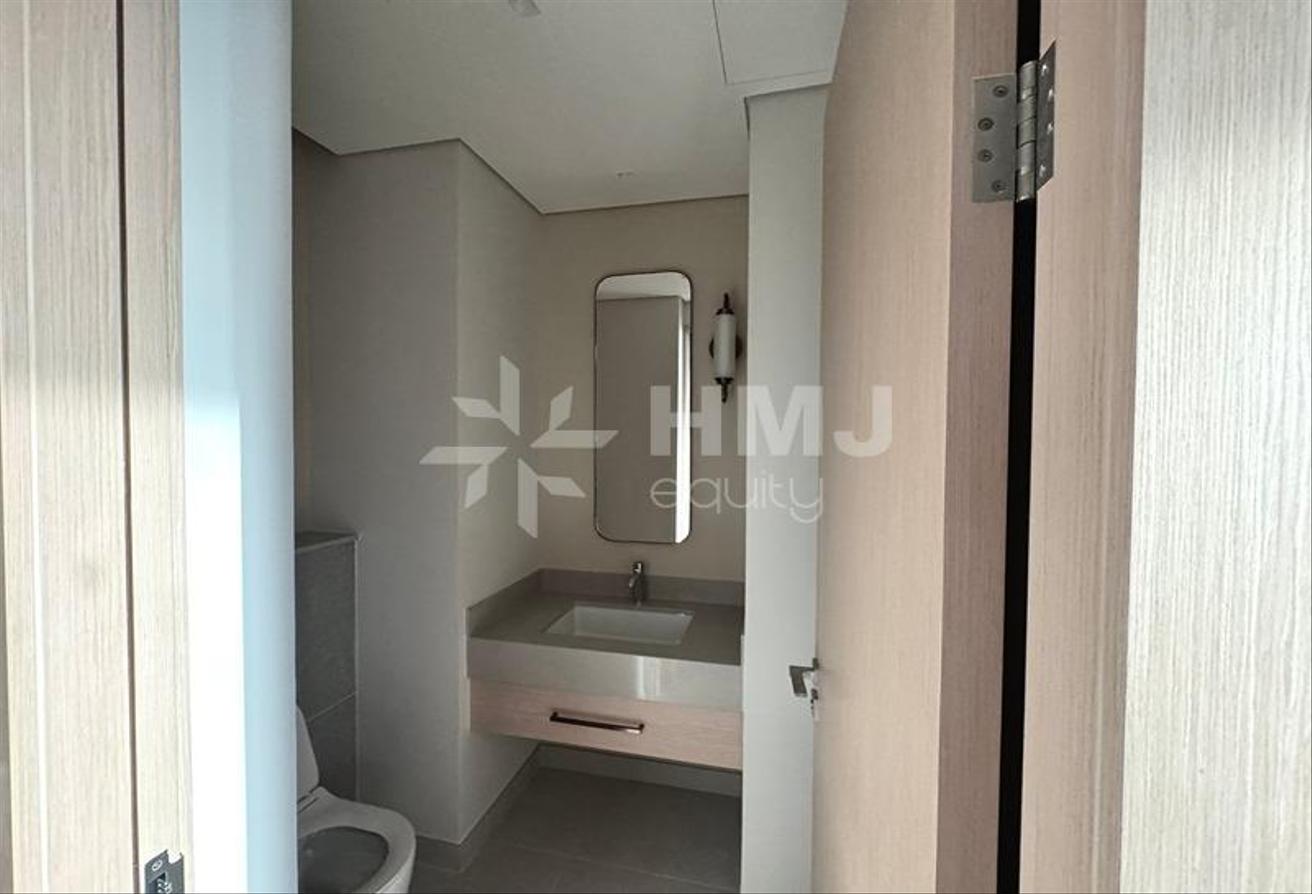 Luxury Furnished Apartment with Burj Views photo 19