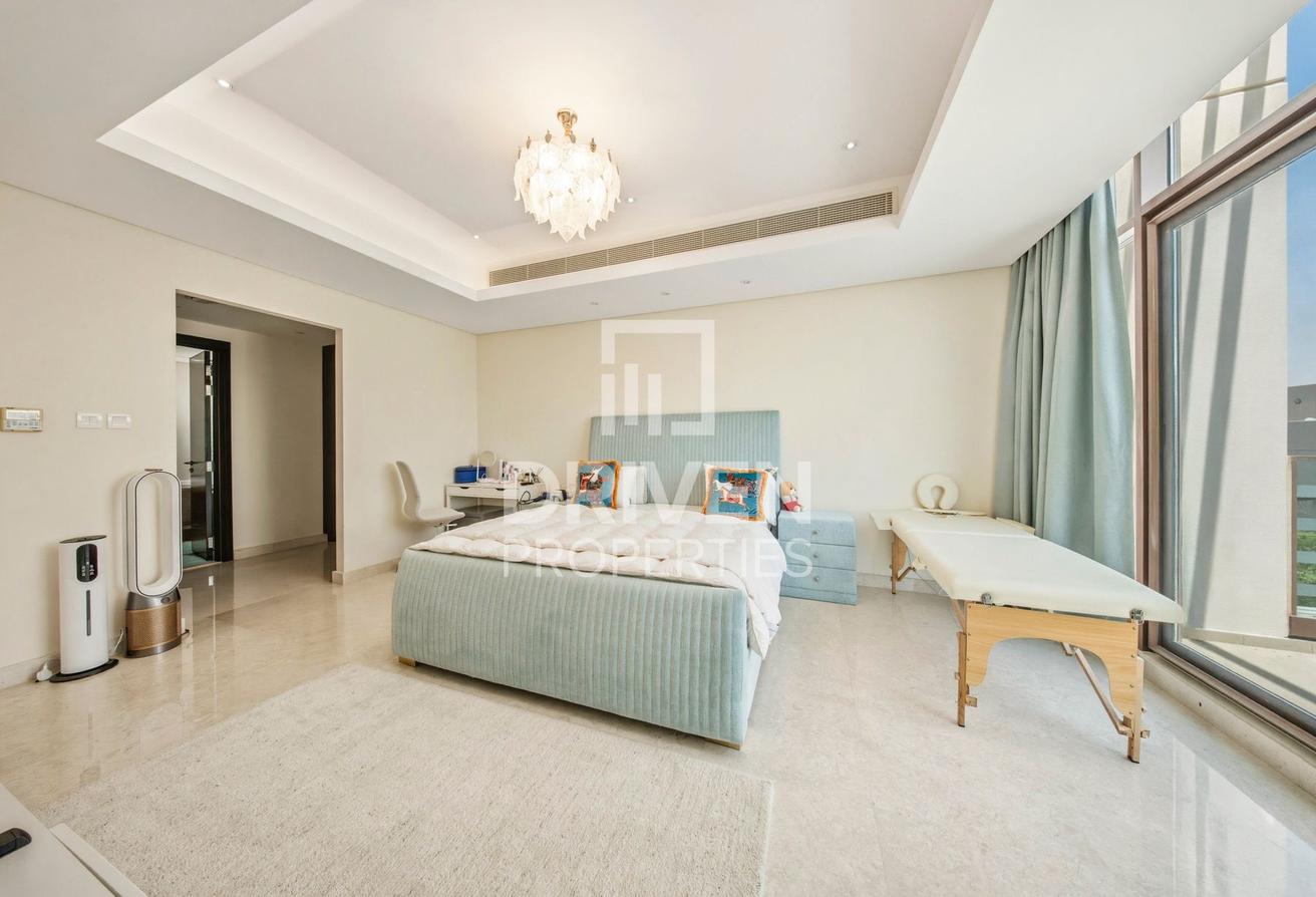Lavishly Furnished | Burj View | Vacant in Aug photo 11