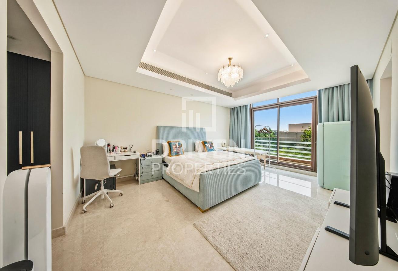 Lavishly Furnished | Burj View | Vacant in Aug photo 12