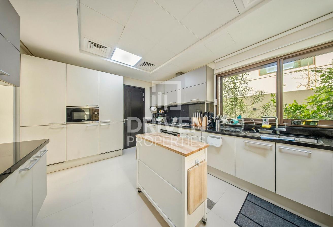 Lavishly Furnished | Burj View | Vacant in Aug photo 21