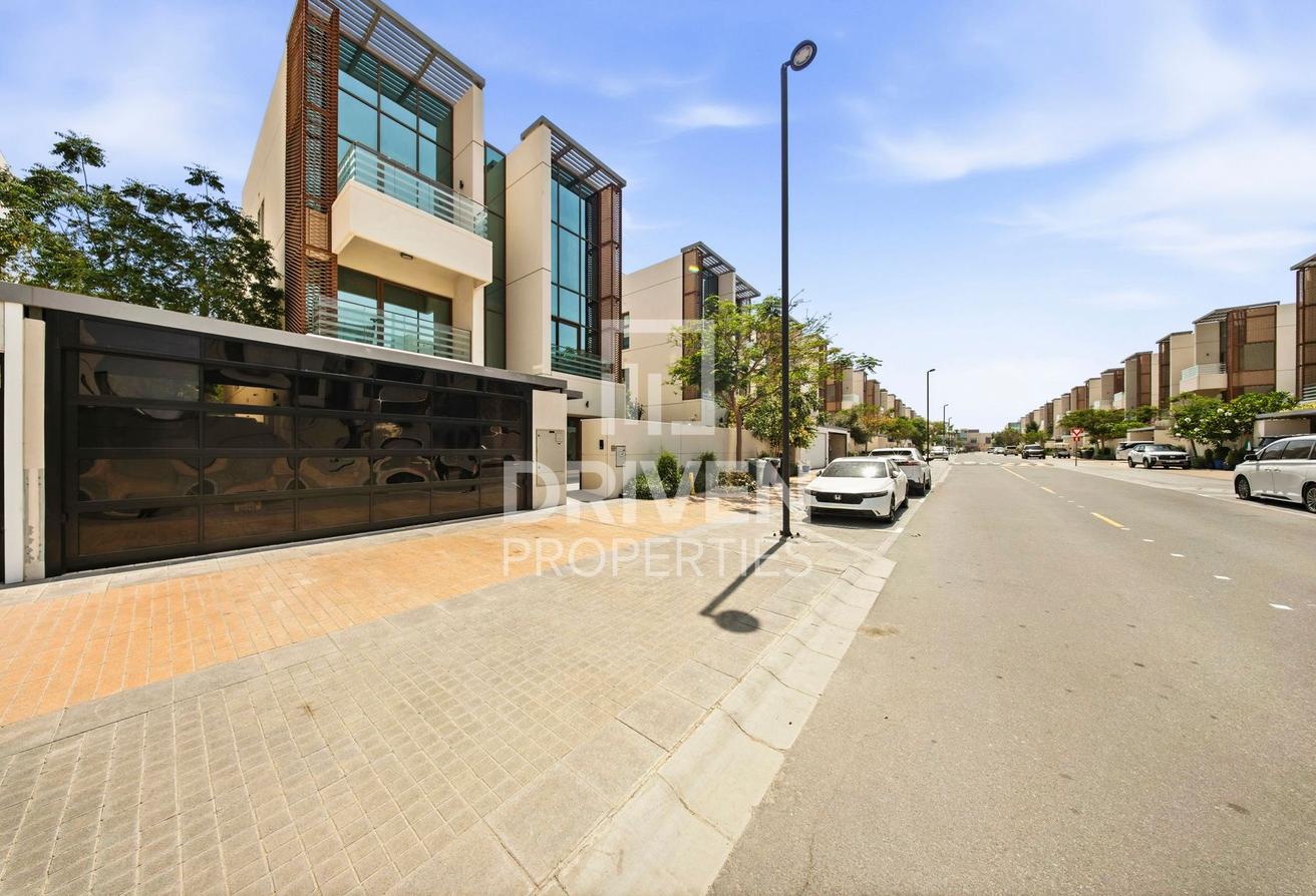 Lavishly Furnished | Burj View | Vacant in Aug photo 29