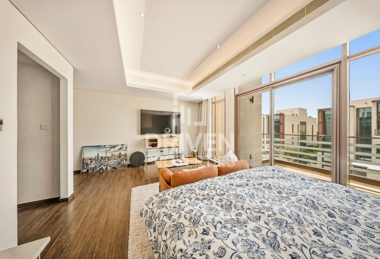 Lavishly Furnished | Burj View | Vacant in Aug photo 19