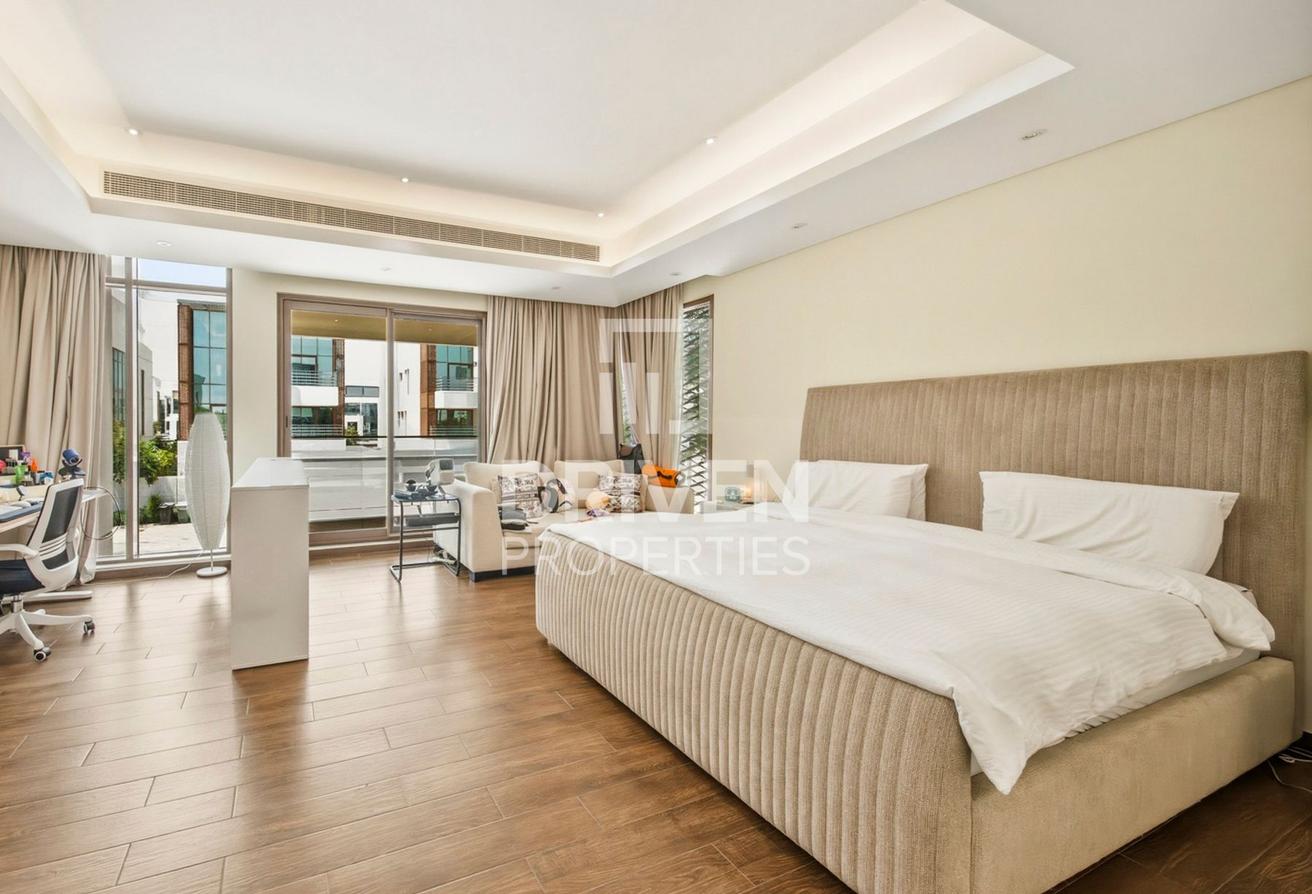 Lavishly Furnished | Burj View | Vacant in Aug photo 9