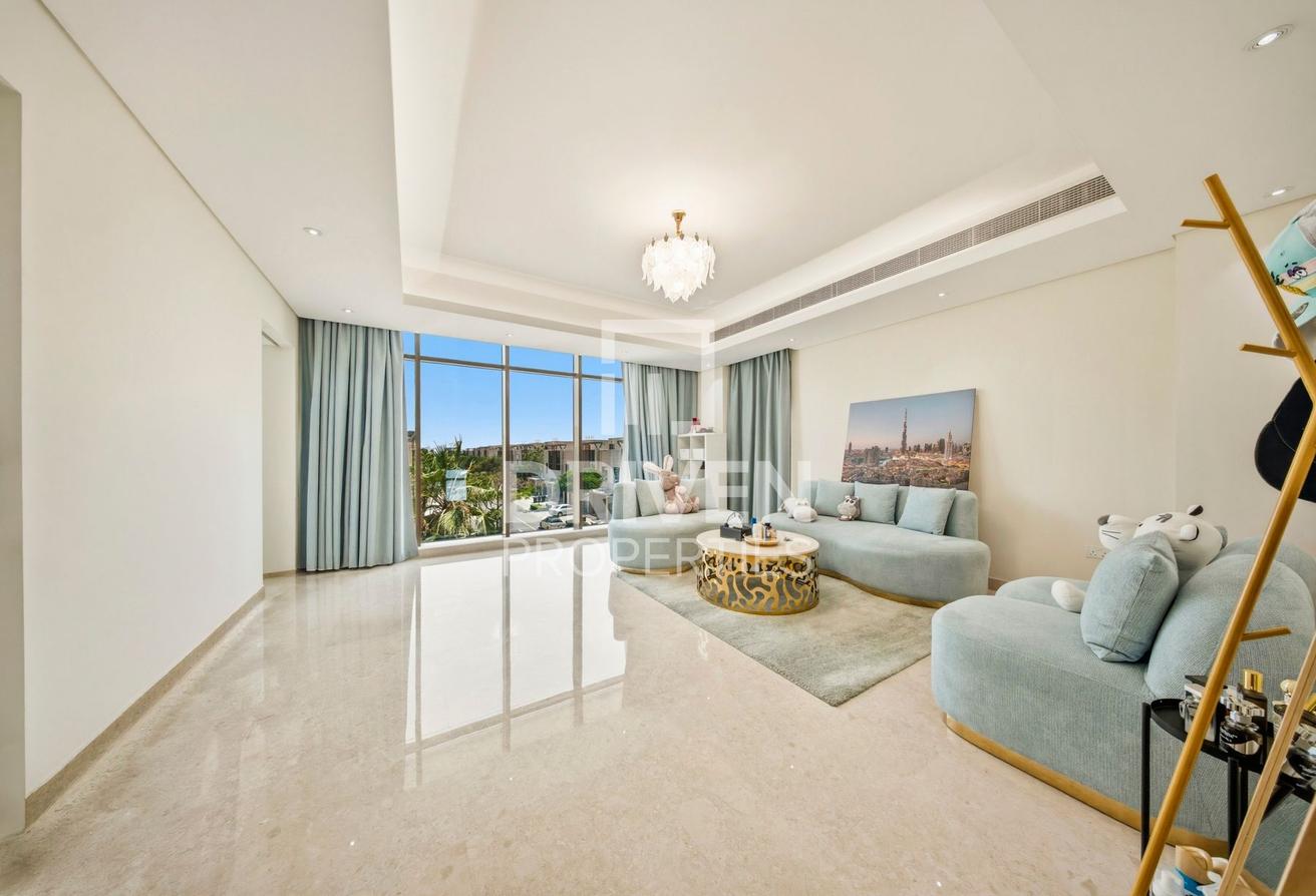 Lavishly Furnished | Burj View | Vacant in Aug photo 5