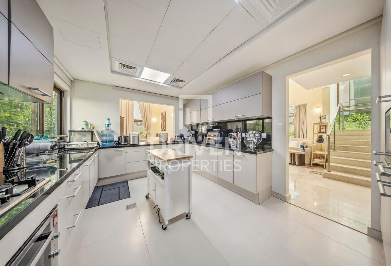 Lavishly Furnished | Burj View | Vacant in Aug photo 23