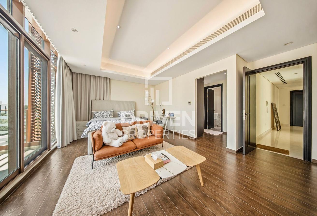 Lavishly Furnished | Burj View | Vacant in Aug photo 13