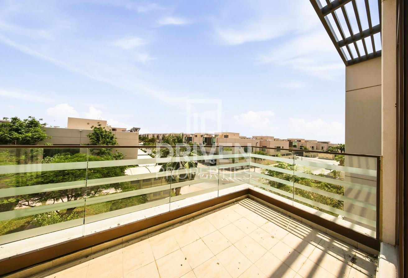 Lavishly Furnished | Burj View | Vacant in Aug photo 26