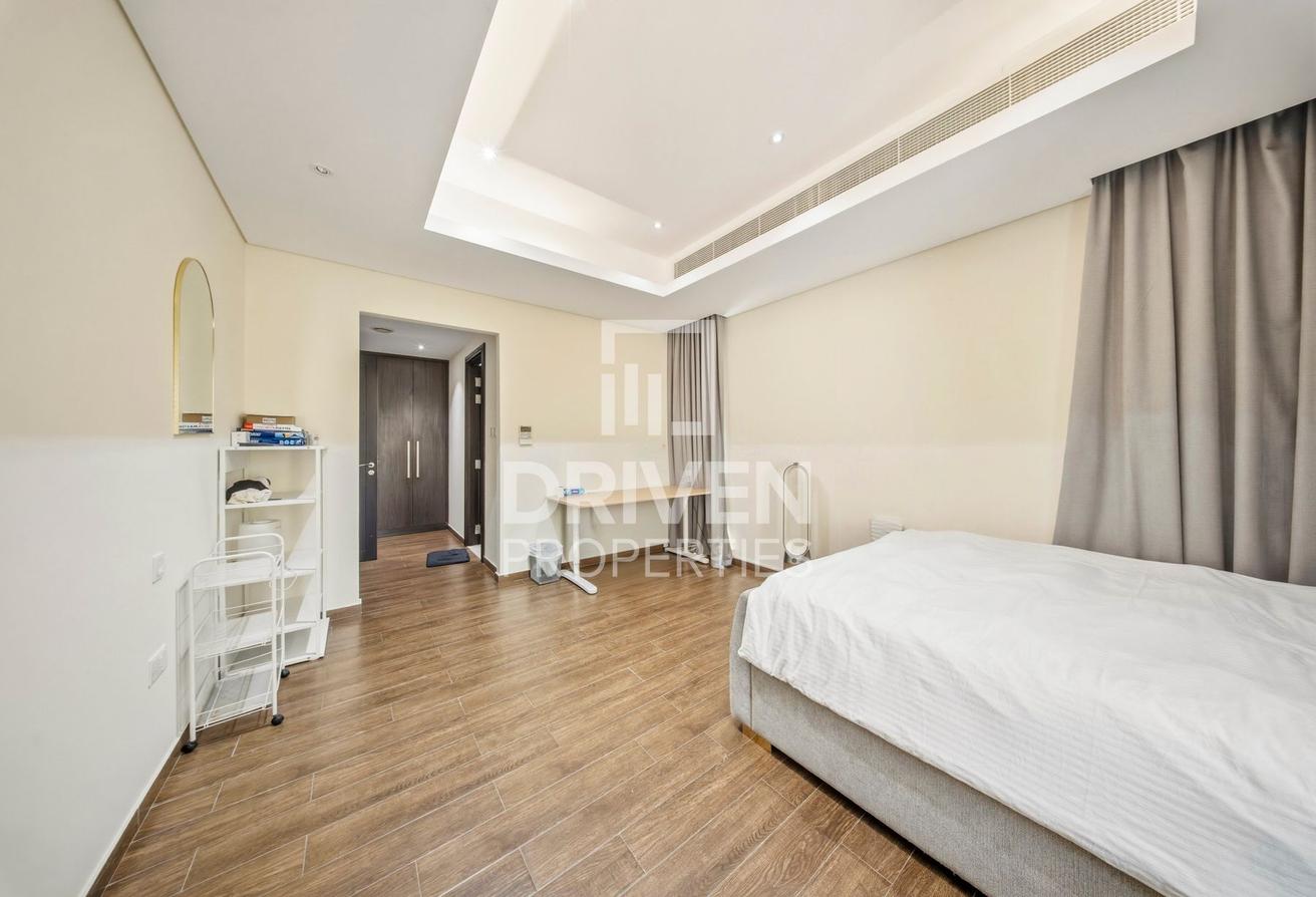 Lavishly Furnished | Burj View | Vacant in Aug photo 7