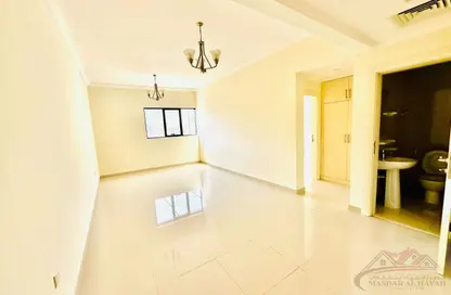Apartment - 1 Bedroom - 2 Bathrooms for rent in Muwaileh 29 Building - Muwaileh - Sharjah