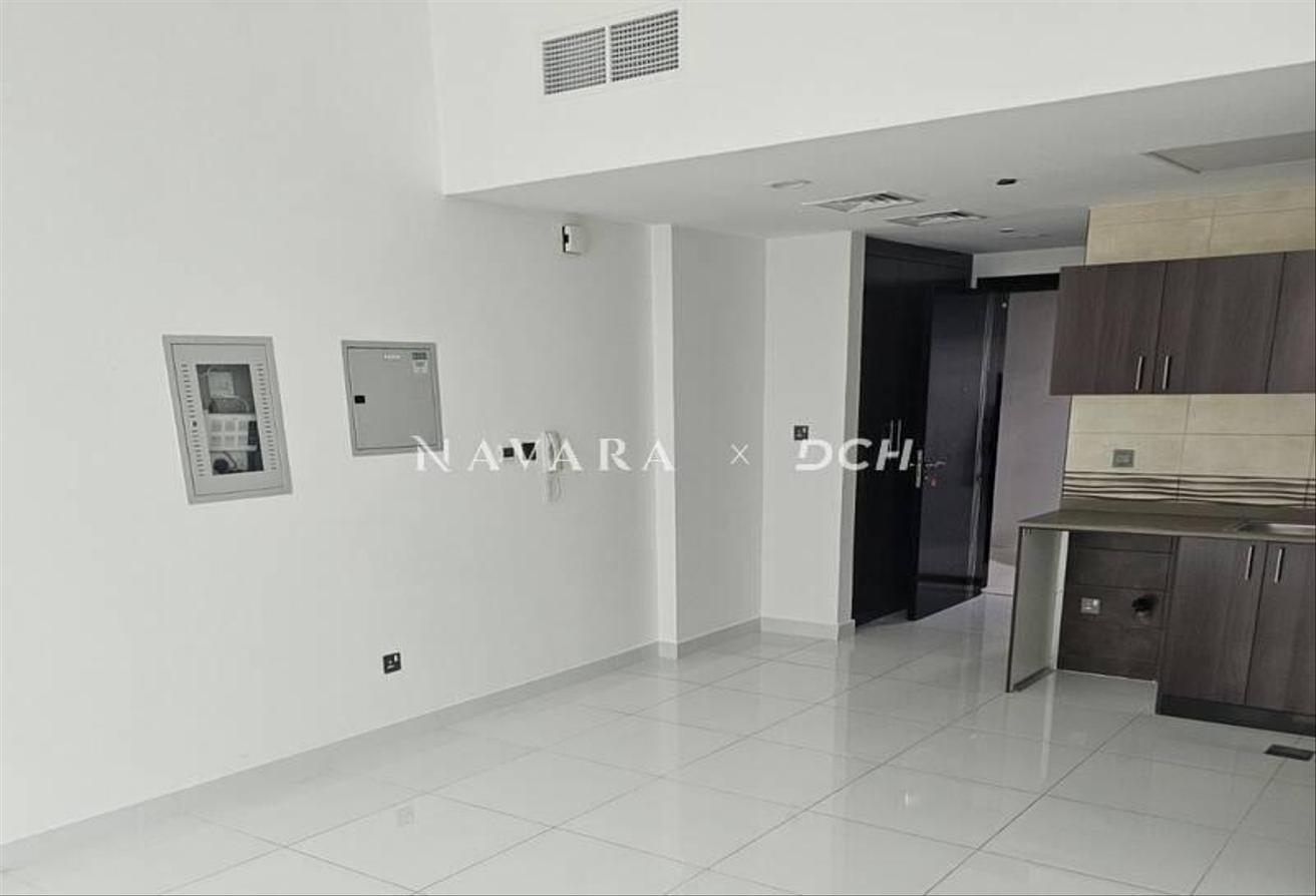 Spacious Studio | Unfurnished | Arabian Gate photo 8