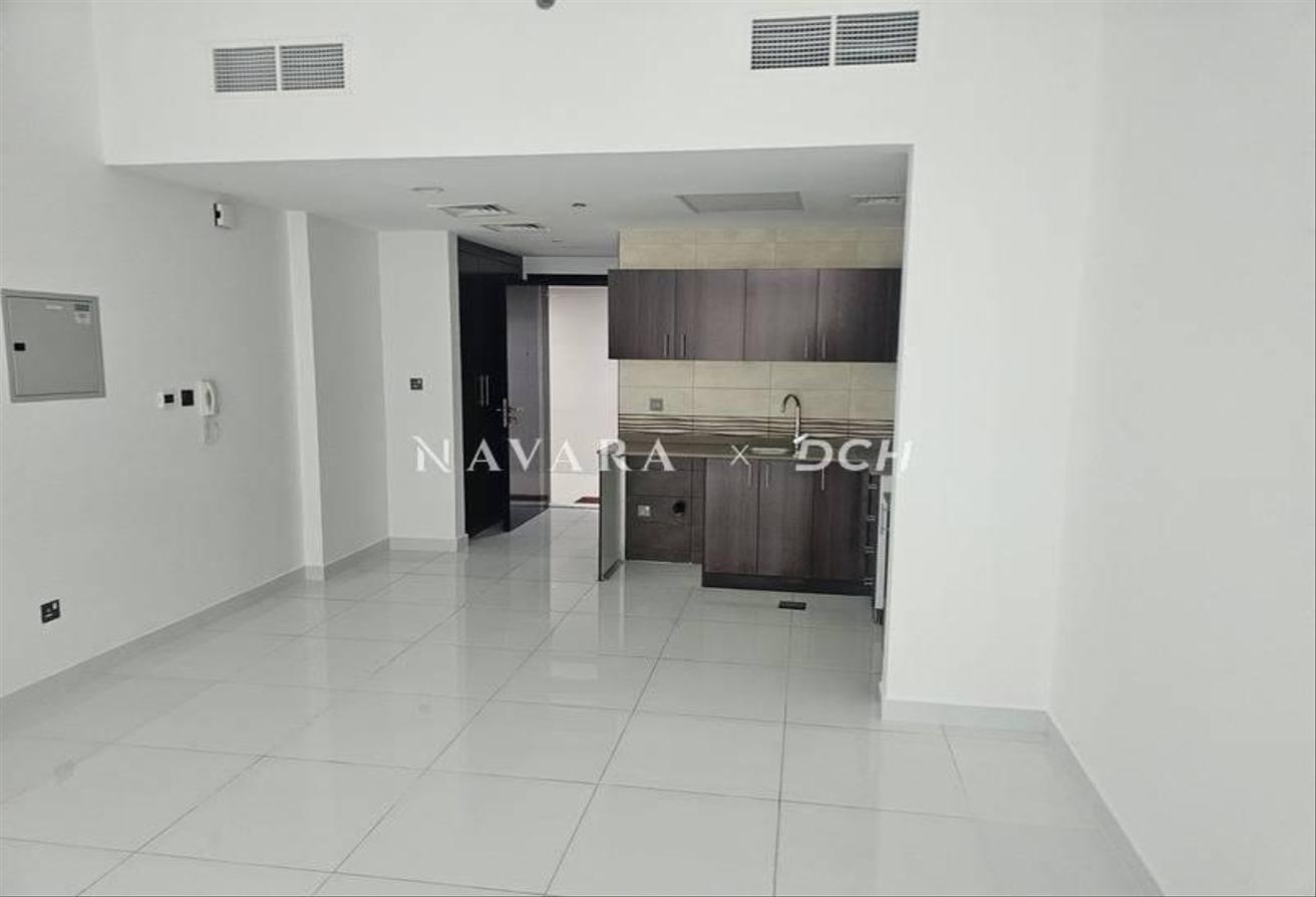 Spacious Studio | Unfurnished | Arabian Gate photo 11