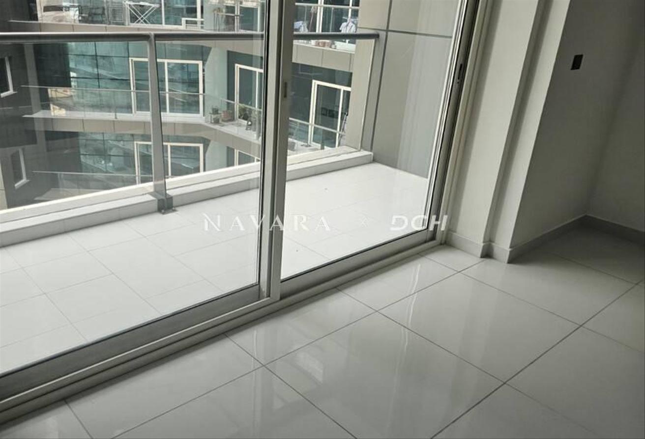 Spacious Studio | Unfurnished | Arabian Gate photo 5