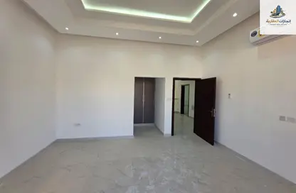 فيلا - 5 غرف نوم - 7 حمامات للايجار في قرية الاميرة - الياسمين - عجمان