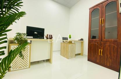 Office Space - Studio - 1 Bathroom for rent in Red Avenue - Al Garhoud - Dubai