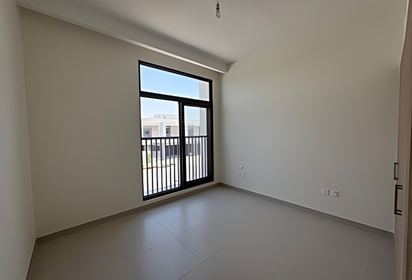 VACANT | NEGOTIABLE | PRIME LOCATION gallery image