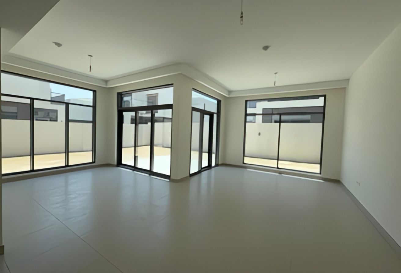 VACANT | NEGOTIABLE | PRIME LOCATION gallery image