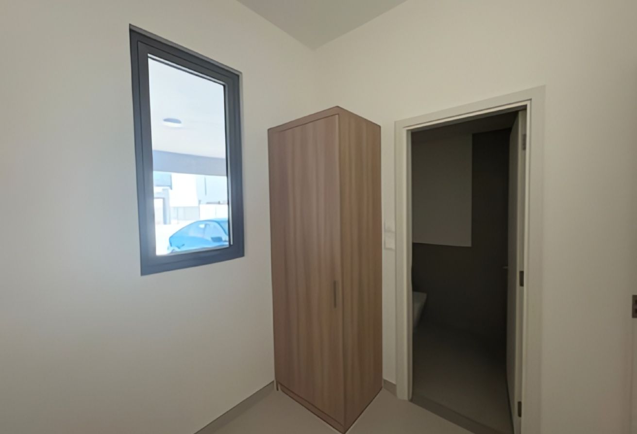 VACANT | NEGOTIABLE | PRIME LOCATION gallery image