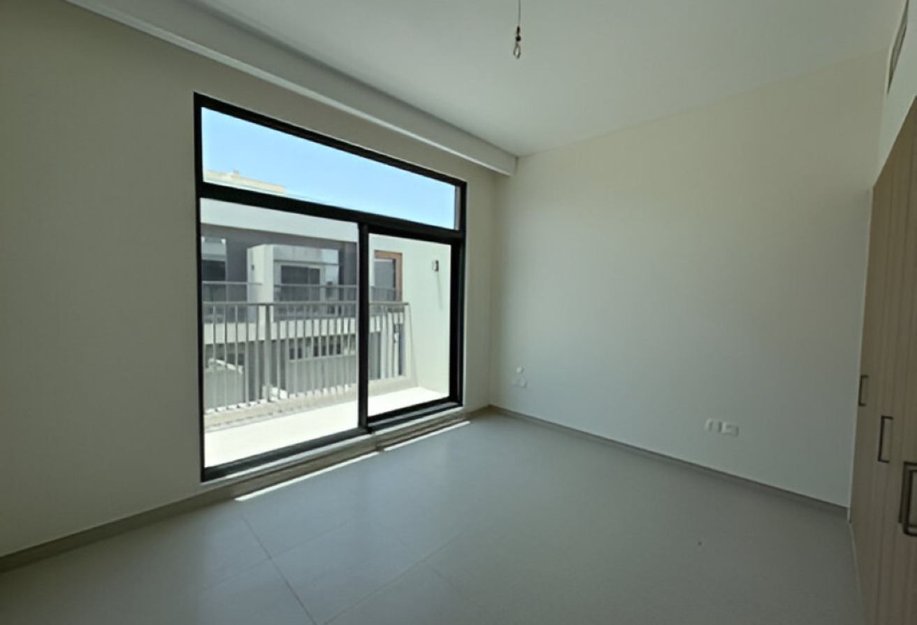VACANT | NEGOTIABLE | PRIME LOCATION gallery image