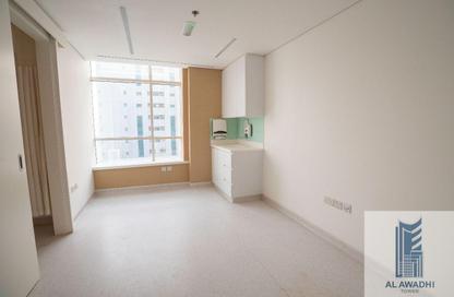 Office Space - 7+ Bedrooms - 2 Bathrooms for rent in Al Awadhi Tower - Sheikh Hamad Bin Abdullah St. - Fujairah