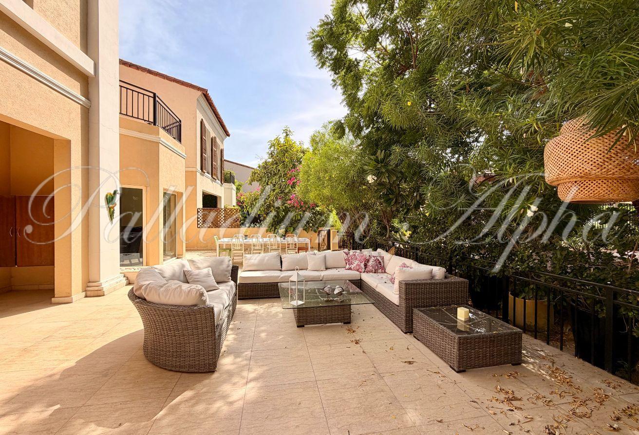 5 Bedrooms | Upgraded | Close to Pool photo 17
