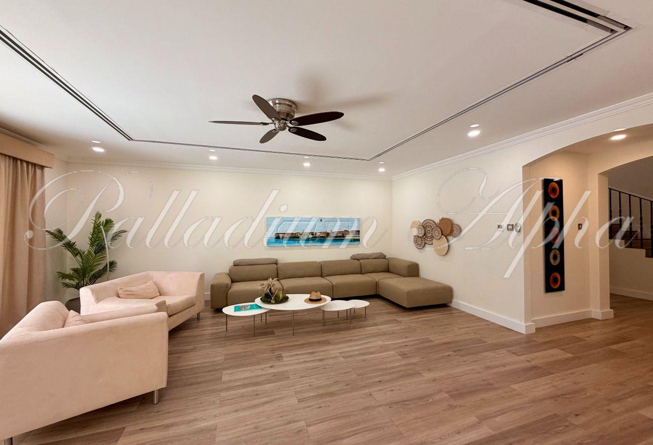 5 Bedrooms | Upgraded | Close to Pool photo 23