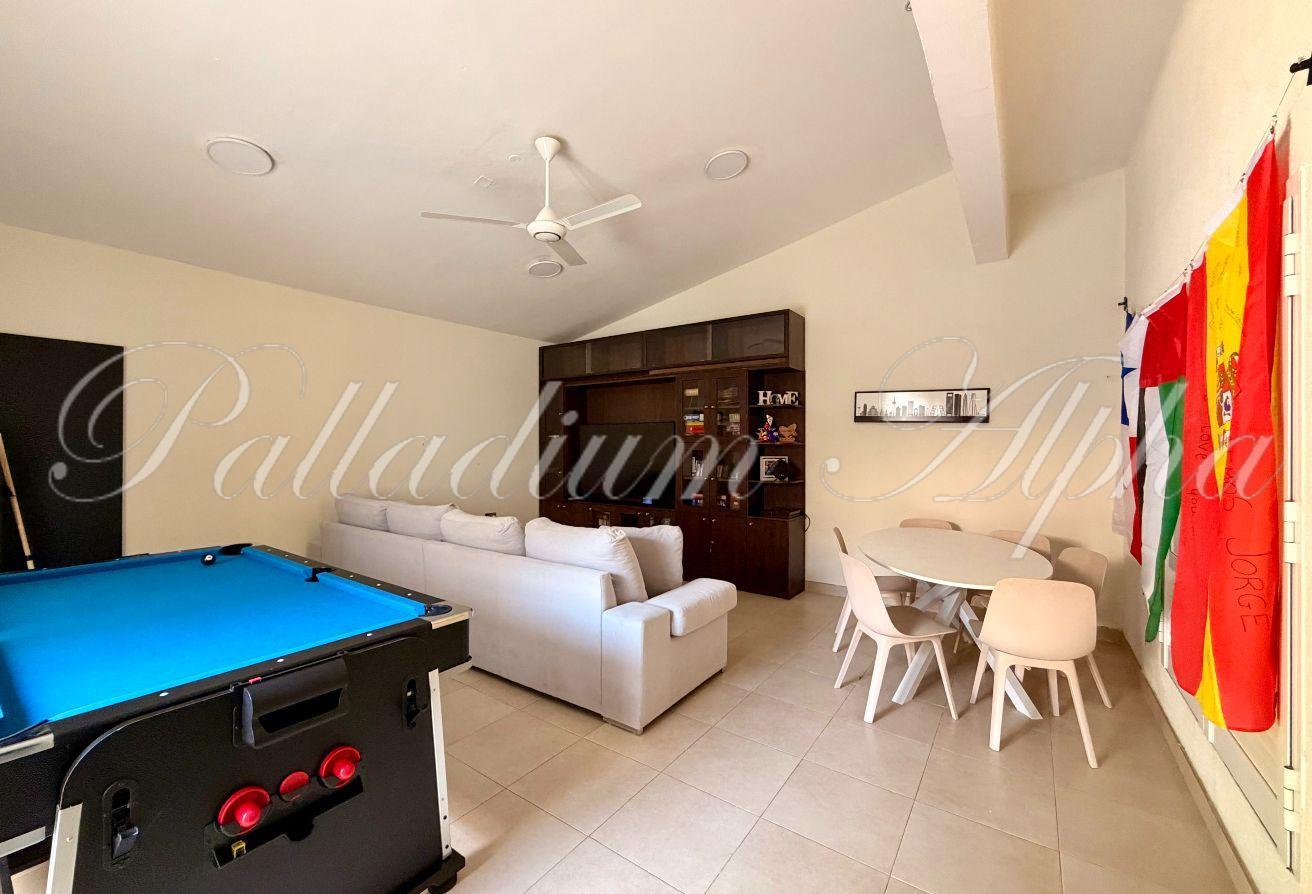 5 Bedrooms | Upgraded | Close to Pool photo 5