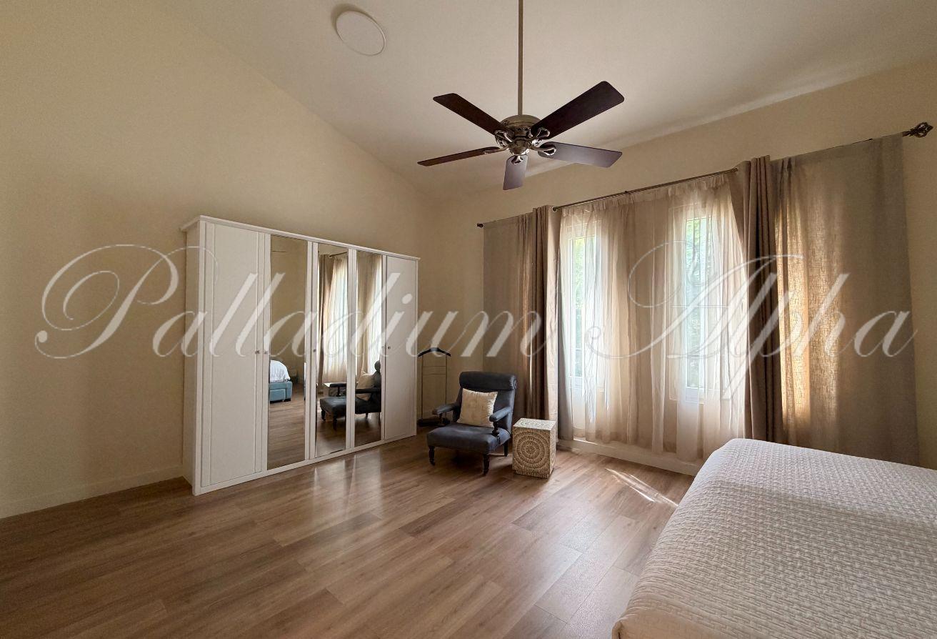 5 Bedrooms | Upgraded | Close to Pool photo 11