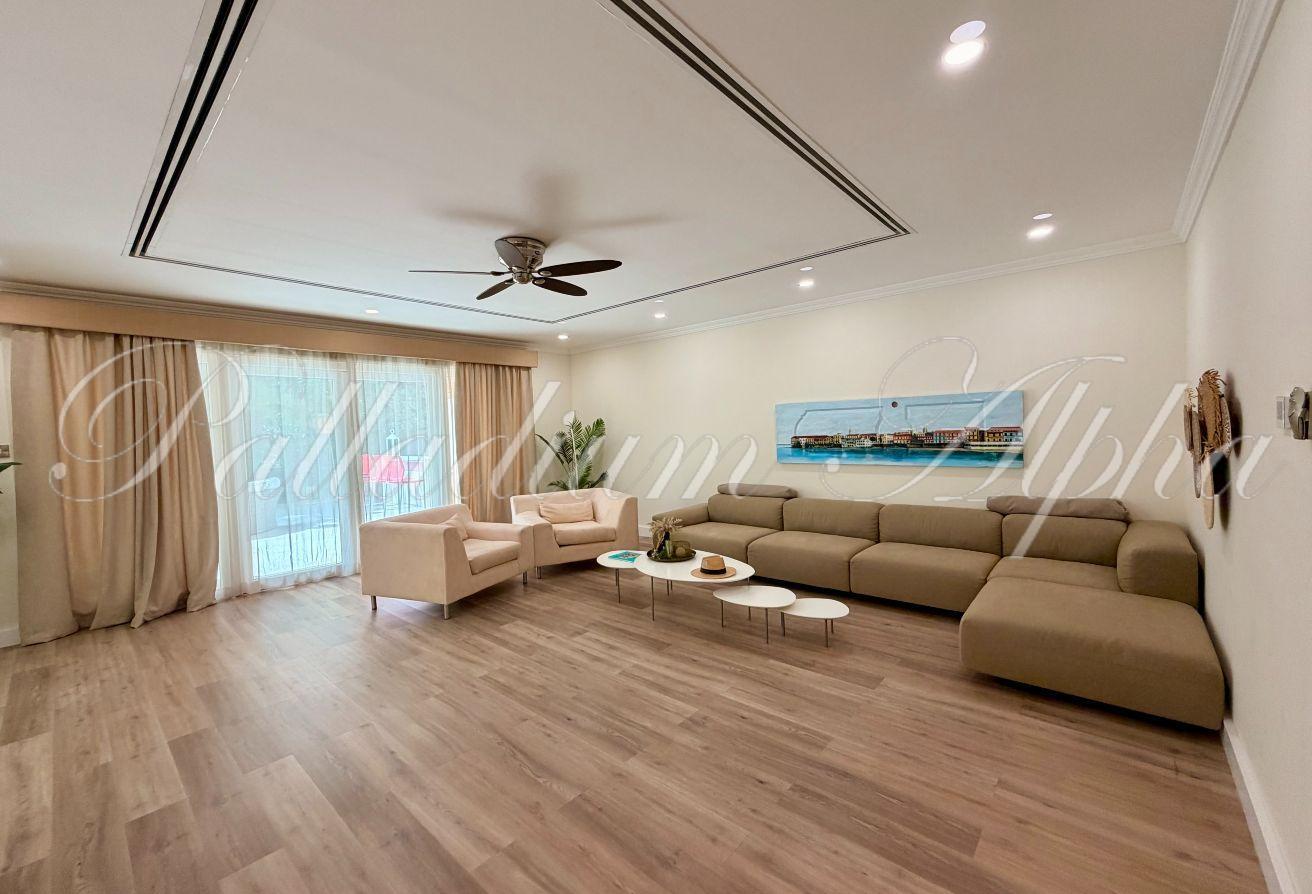 5 Bedrooms | Upgraded | Close to Pool photo 15
