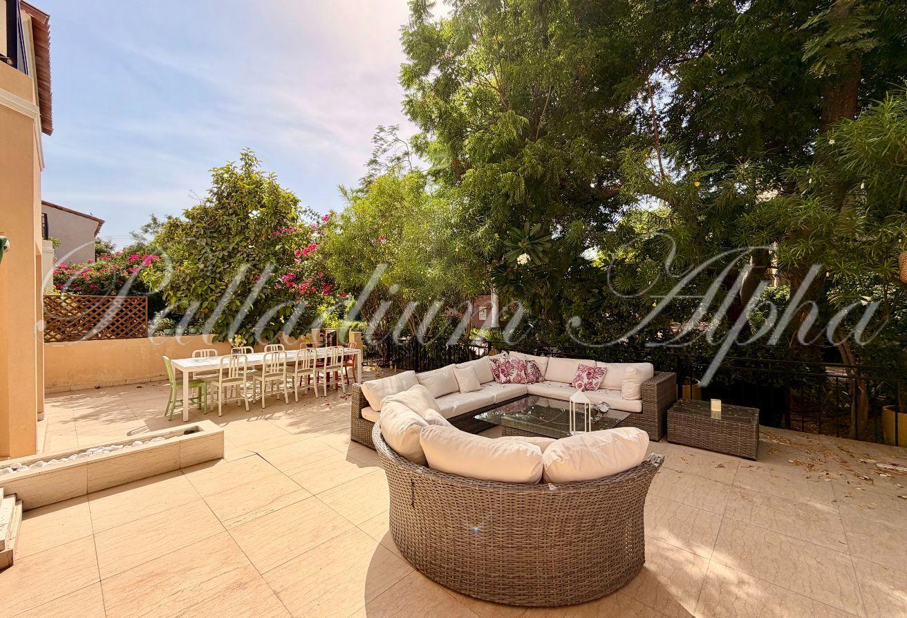 5 Bedrooms | Upgraded | Close to Pool photo 20