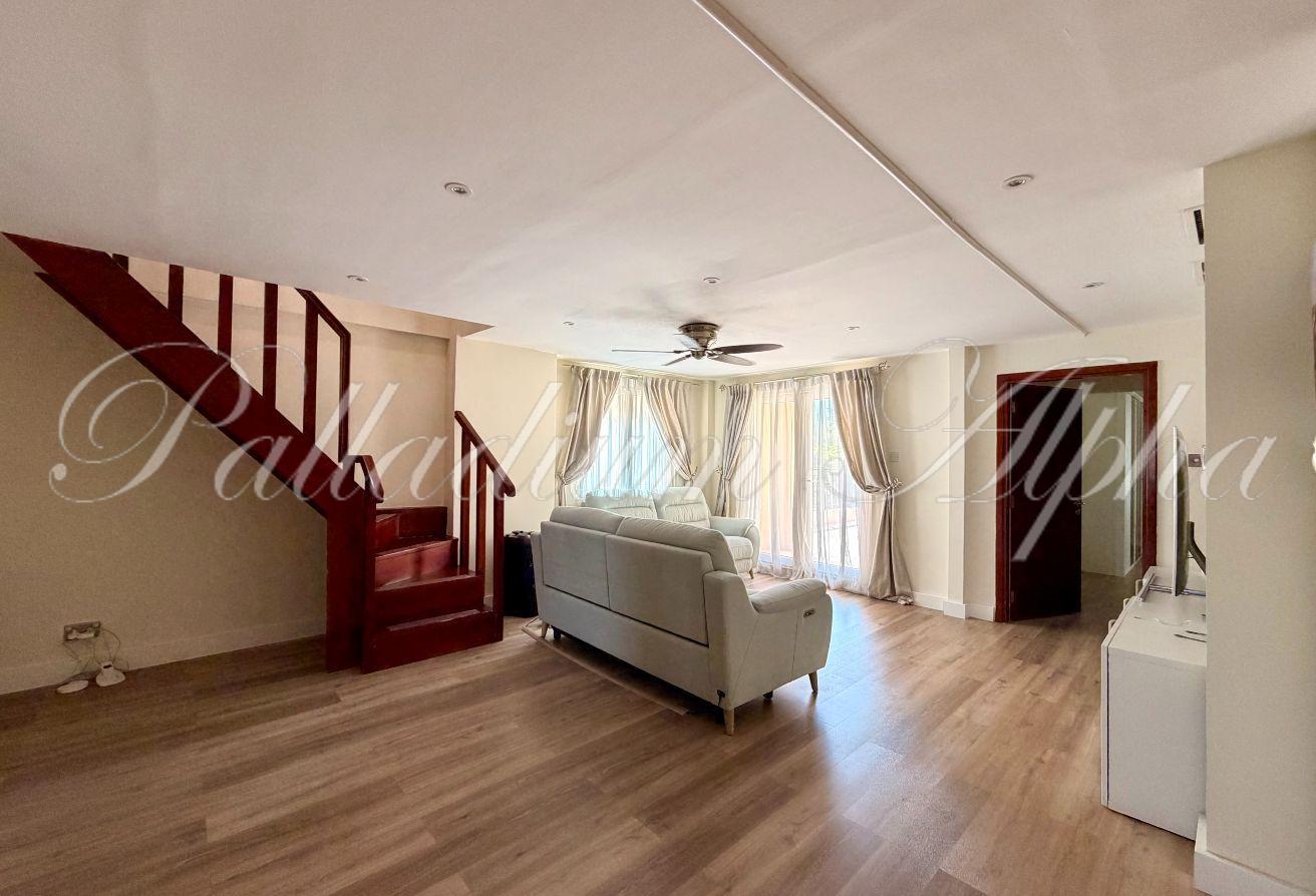 5 Bedrooms | Upgraded | Close to Pool photo 19