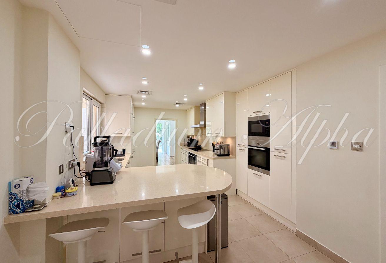 5 Bedrooms | Upgraded | Close to Pool photo 2
