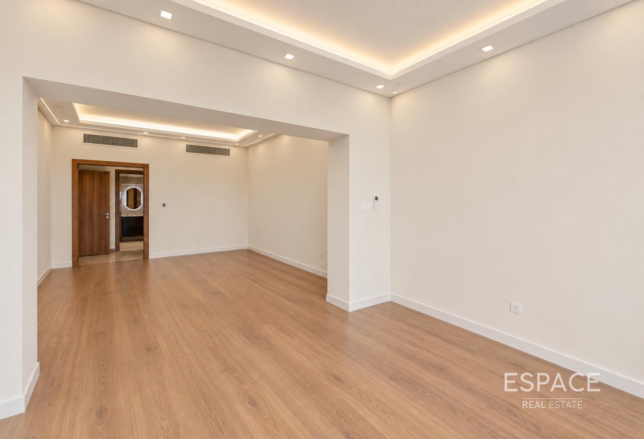 Fully Upgraded | Extended Terrace | Park View photo 8
