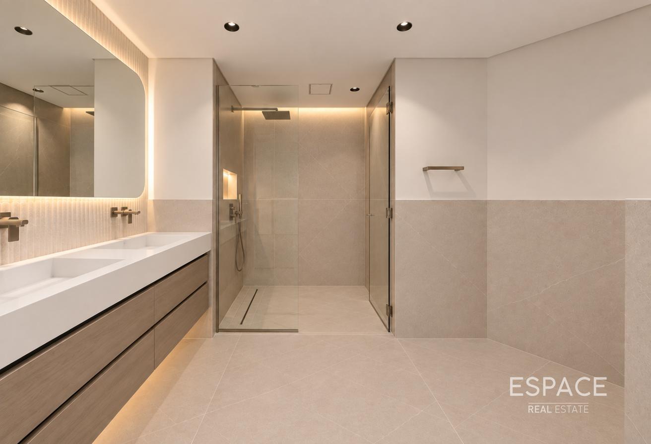 Fully Upgraded | Extended Terrace | Park View photo 10