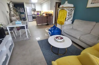 شقة - 2 غرف نوم - 3 حمامات للايجار في عزيزي ستار - الفرجان - دبي