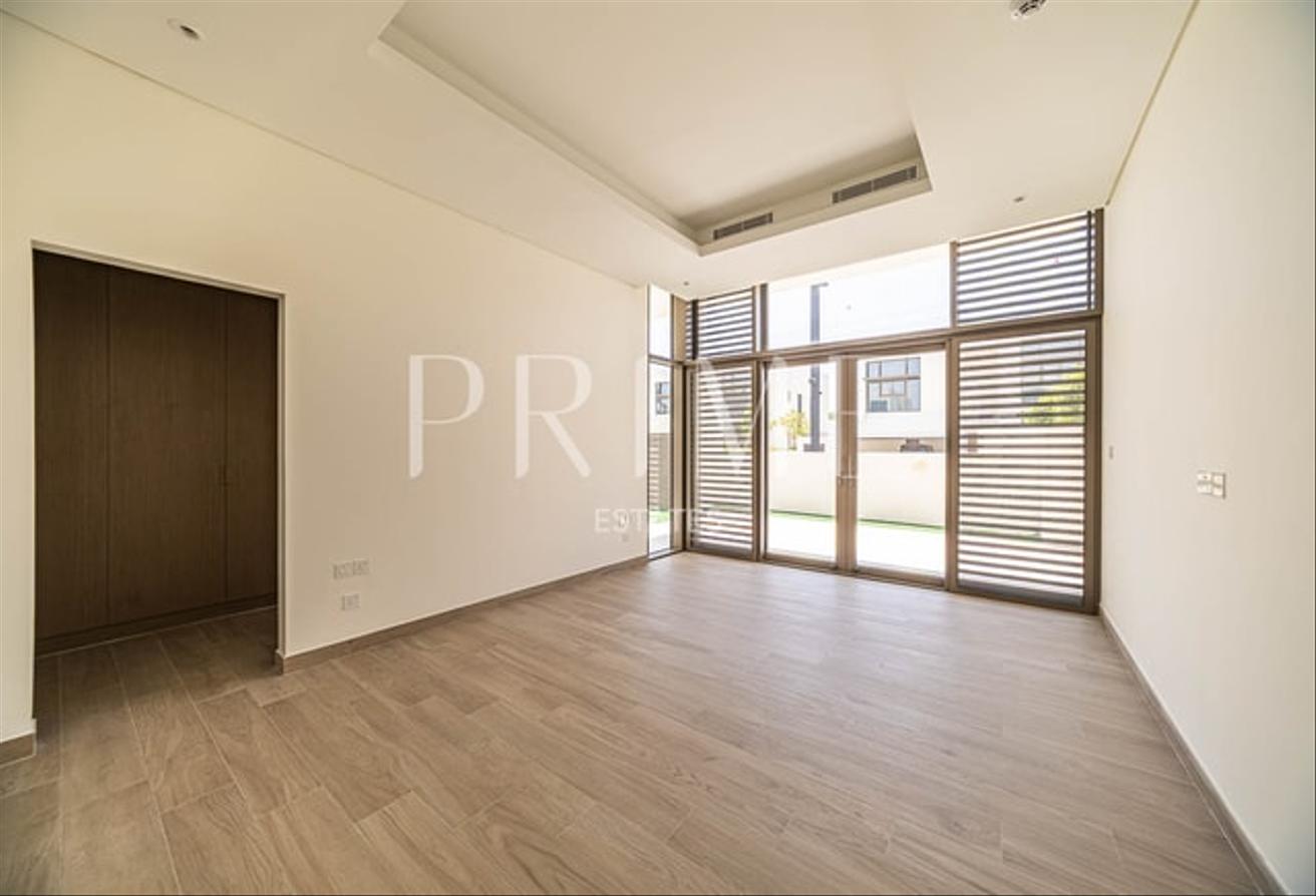 Contemporary 6BR Villa | Prime Luxury Living photo 11