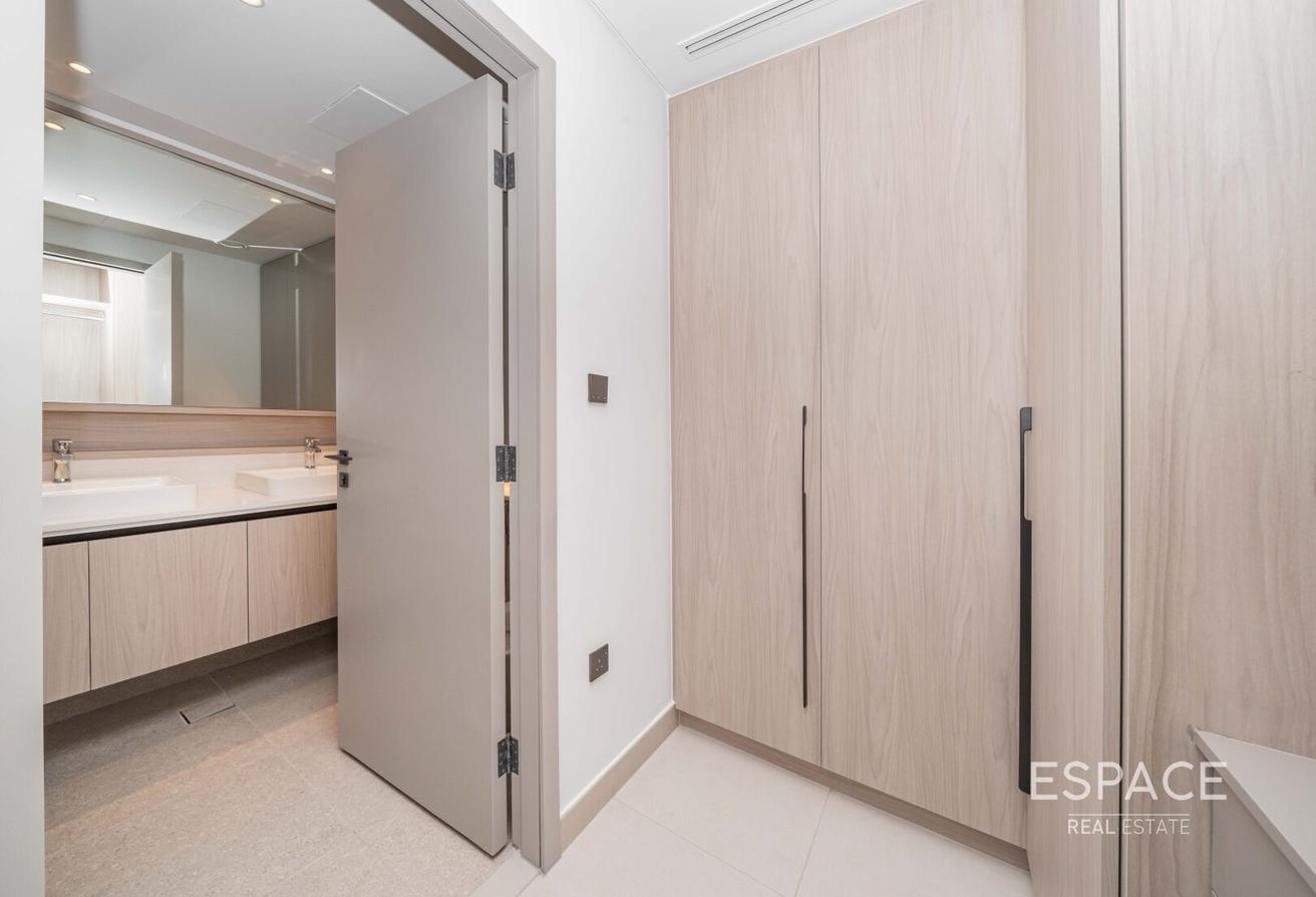 Prime Location | Park View | New Townhouse photo 12