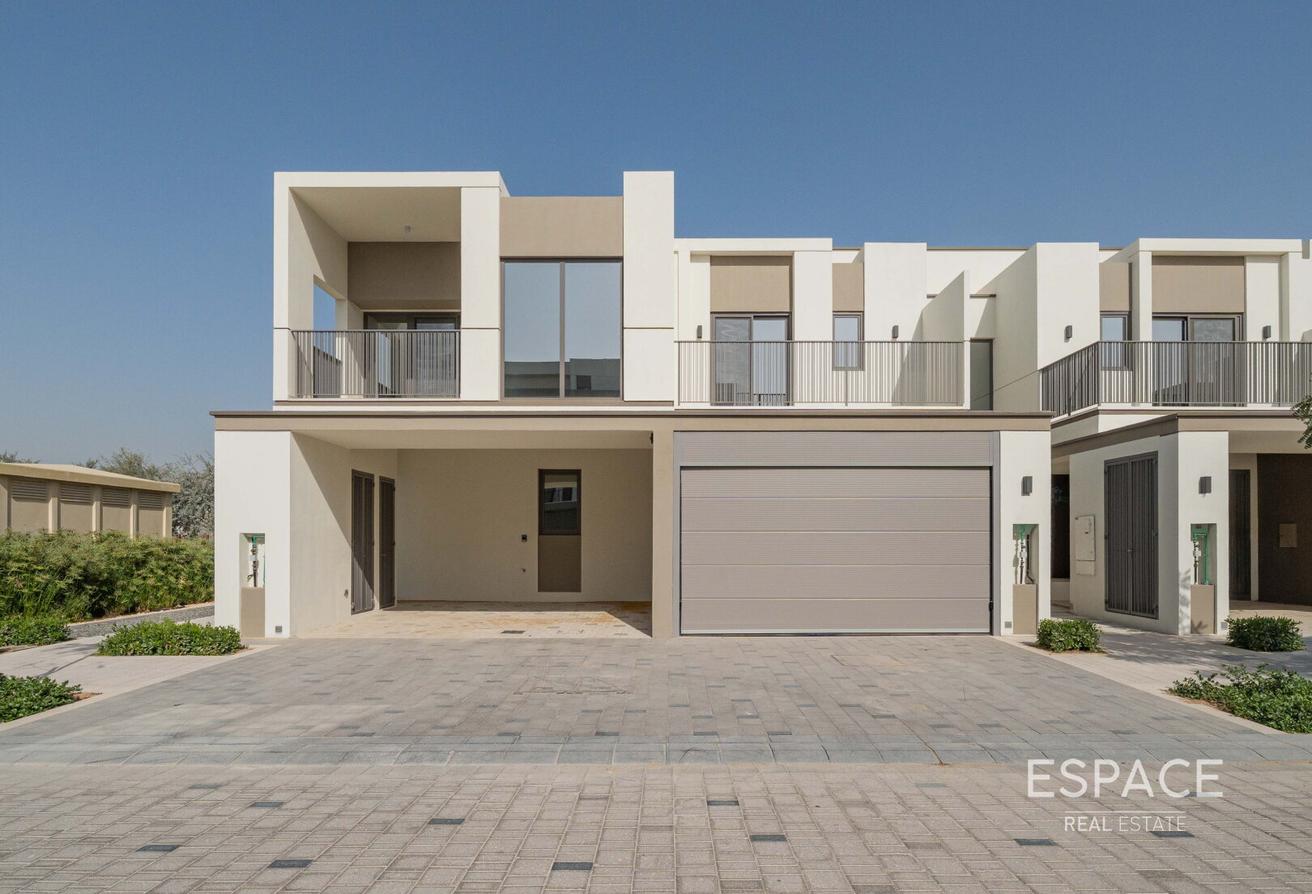 Prime Location | Park View | New Townhouse photo 2
