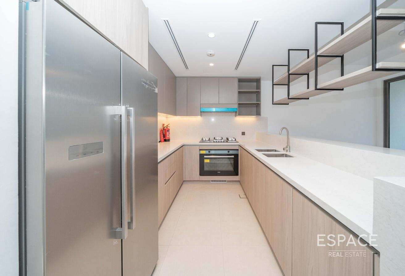 Prime Location | Park View | New Townhouse photo 4