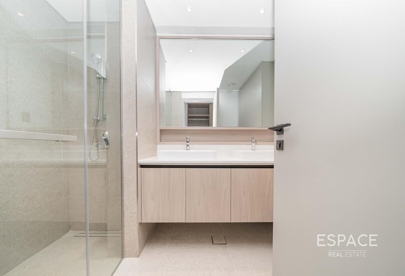 Prime Location | Park View | New Townhouse photo 13